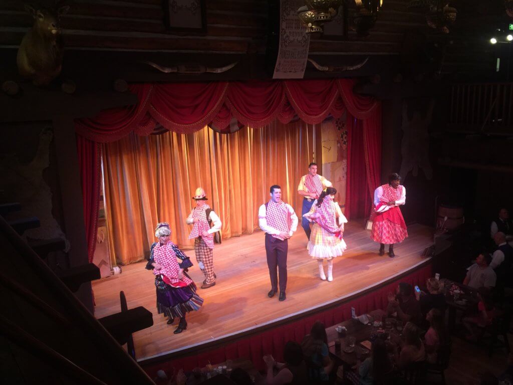 Disney non-park day-dining at the Hoop Dee Doo Musical Revue