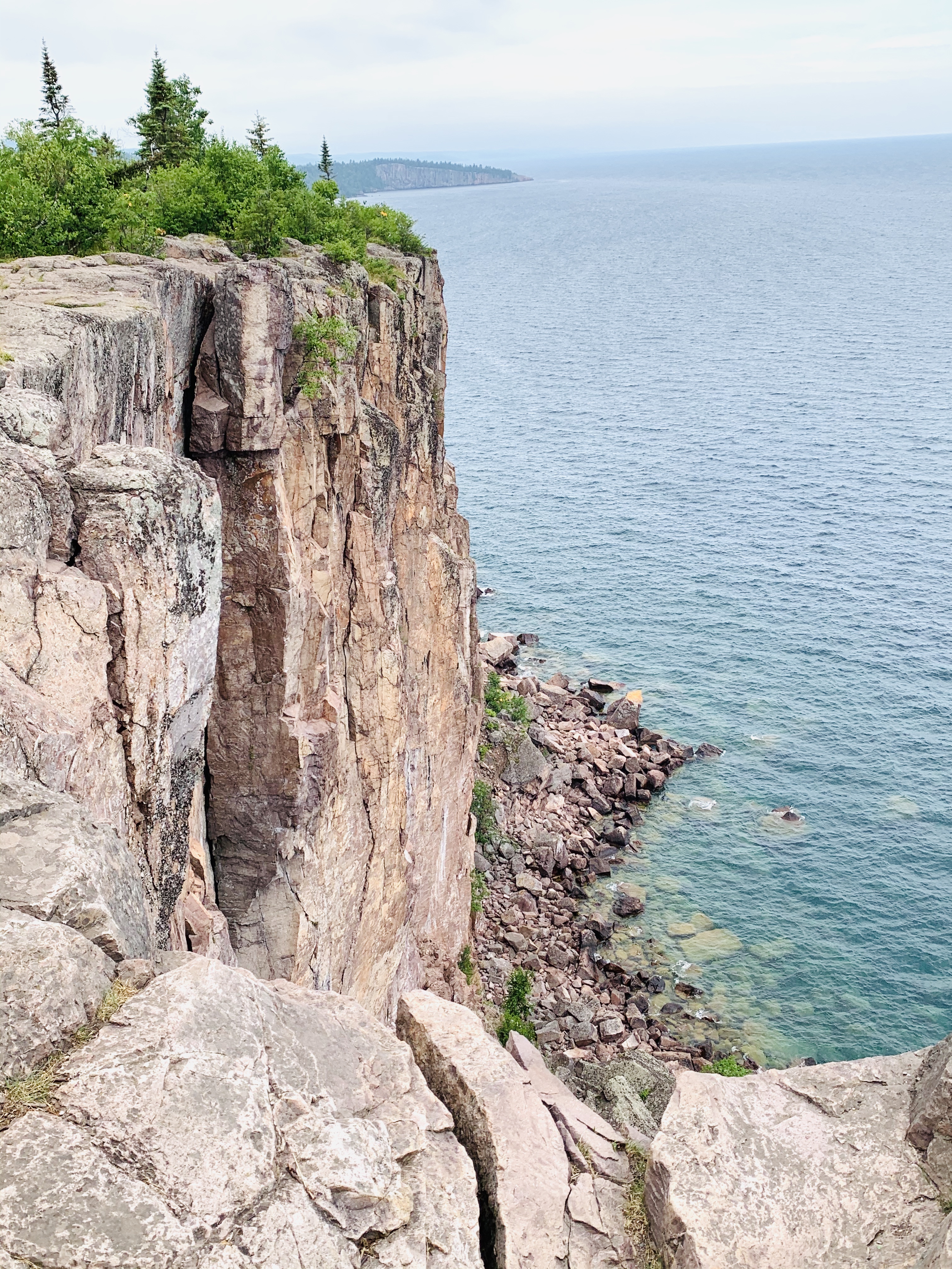 Top U.S. Family Travel Blog, Travel With A Plan, details a Minnesota North Shore road trip along the North Shore Scenic Drive.