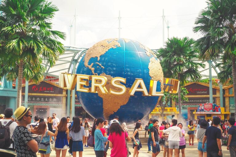 What to Bring to Universal Studios (+ Best Day Bag Tips)