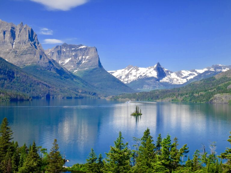 The Ultimate Guide to Visiting Glacier National Park With Kids:  3-Day Itinerary