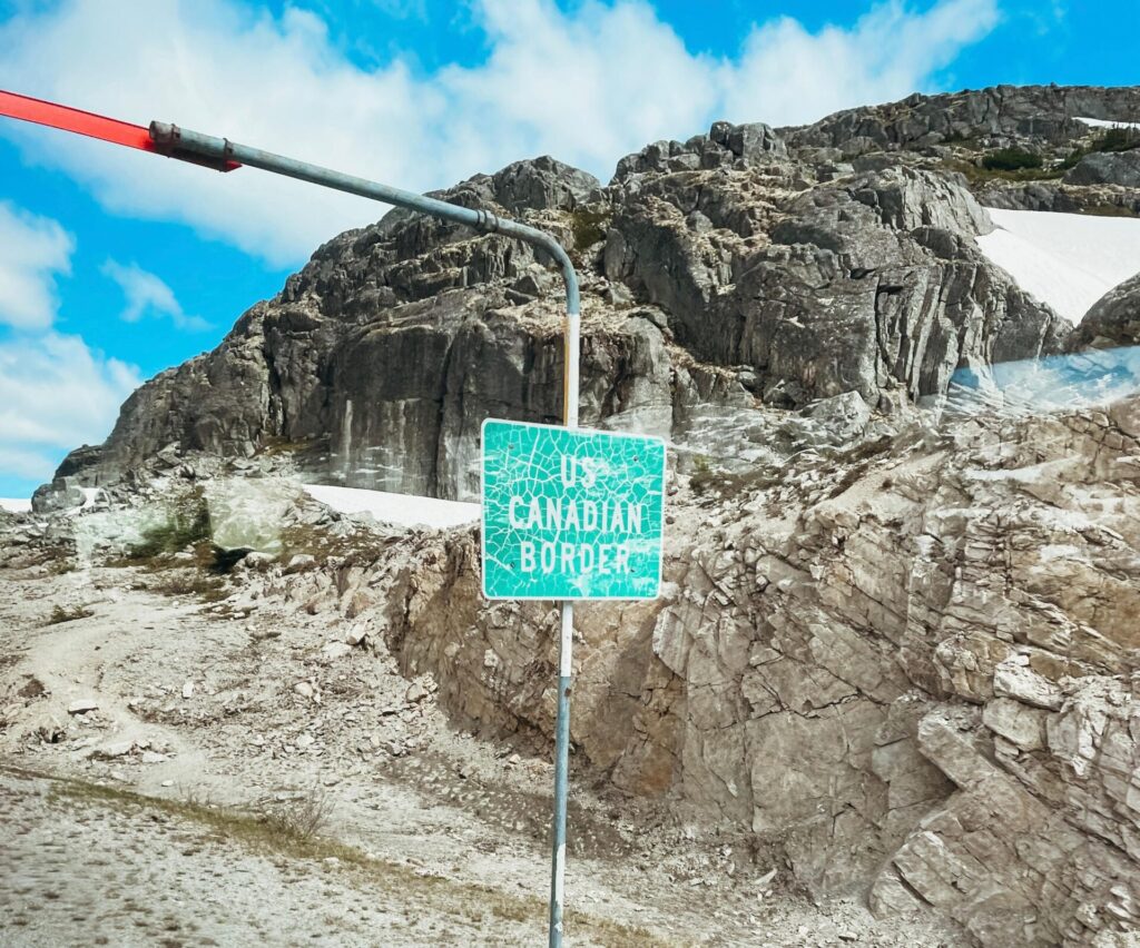 U.S. Canadian border sign